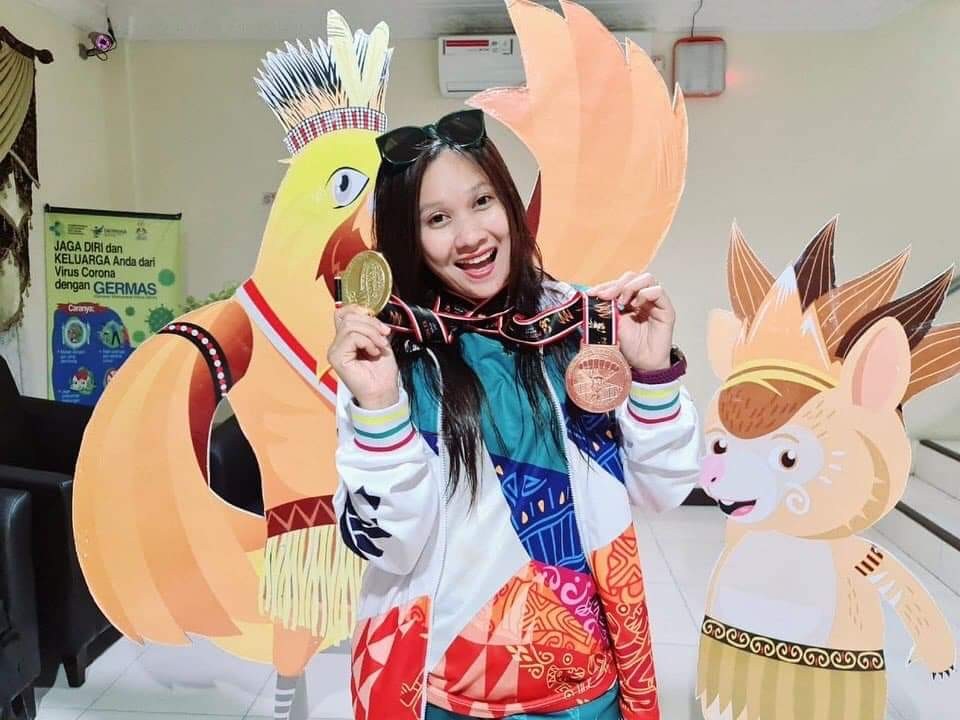 Dokumentasi dari - Kowad Penakluk Angkasa. Prestasi Terjun Payung Serka (K) Ni Putu Irma Purnama Dewi