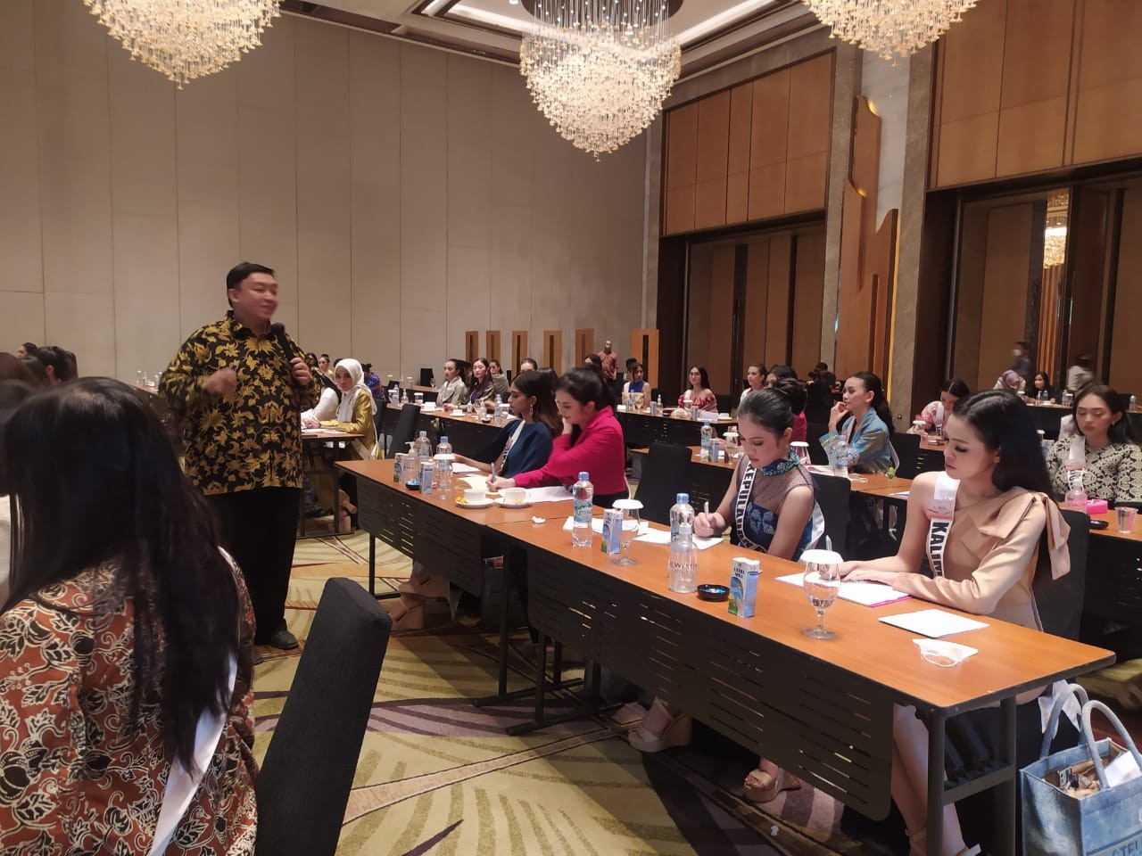 Dokumentasi dari - Prof. Roy Darmawan Coaching Motivasi Seluruh Puteri Indonesia 2022 