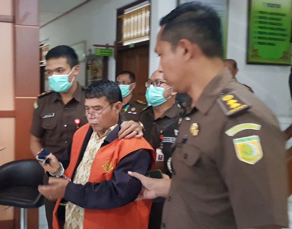 Dokumentasi dari - Dugaan Korupsi, Penyidik Kejari Buleleng Akhirnya Menahan Ketua LPD Desa Anturan