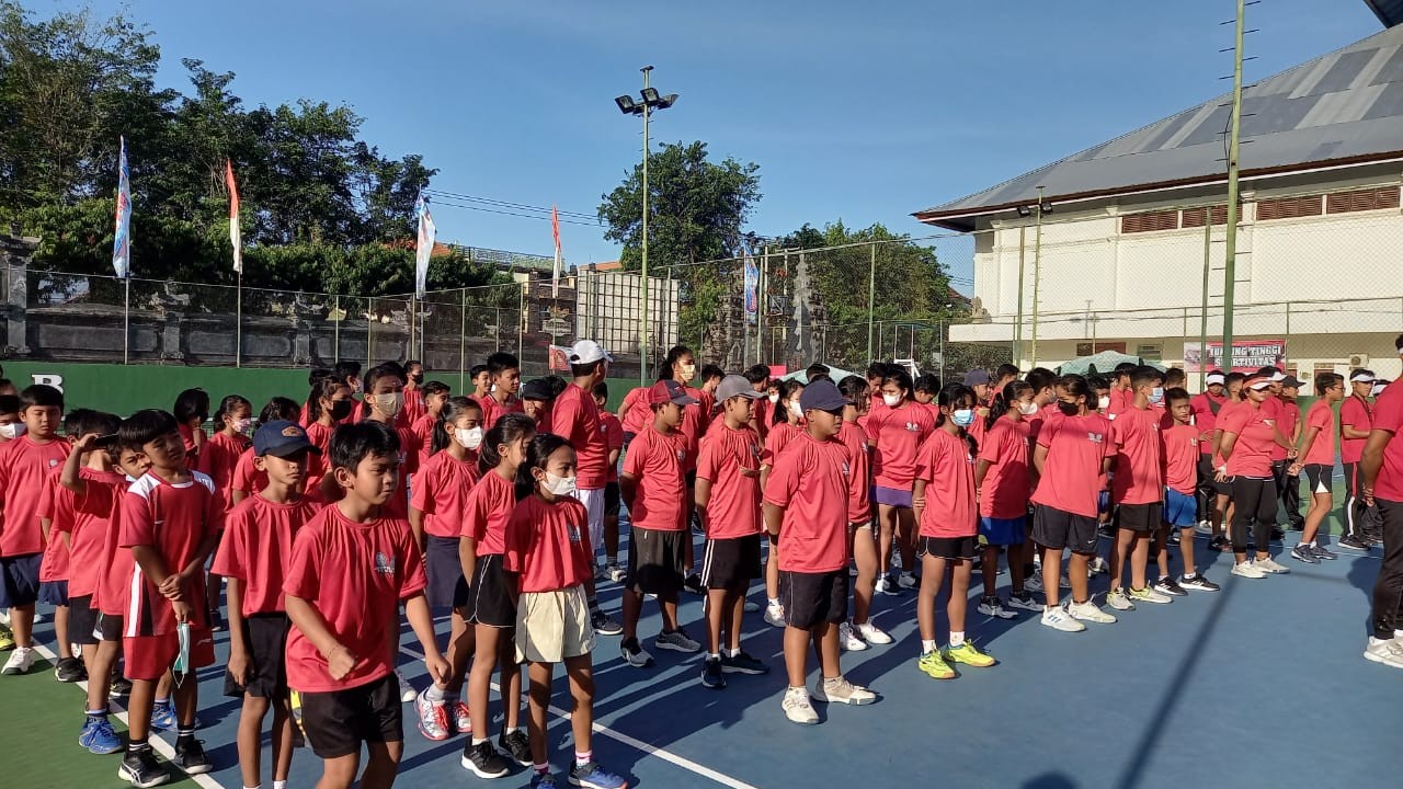 Dokumentasi dari - Wabub Sutjidra Membuka Kejuaraan North Bali Tennis Junior 2022