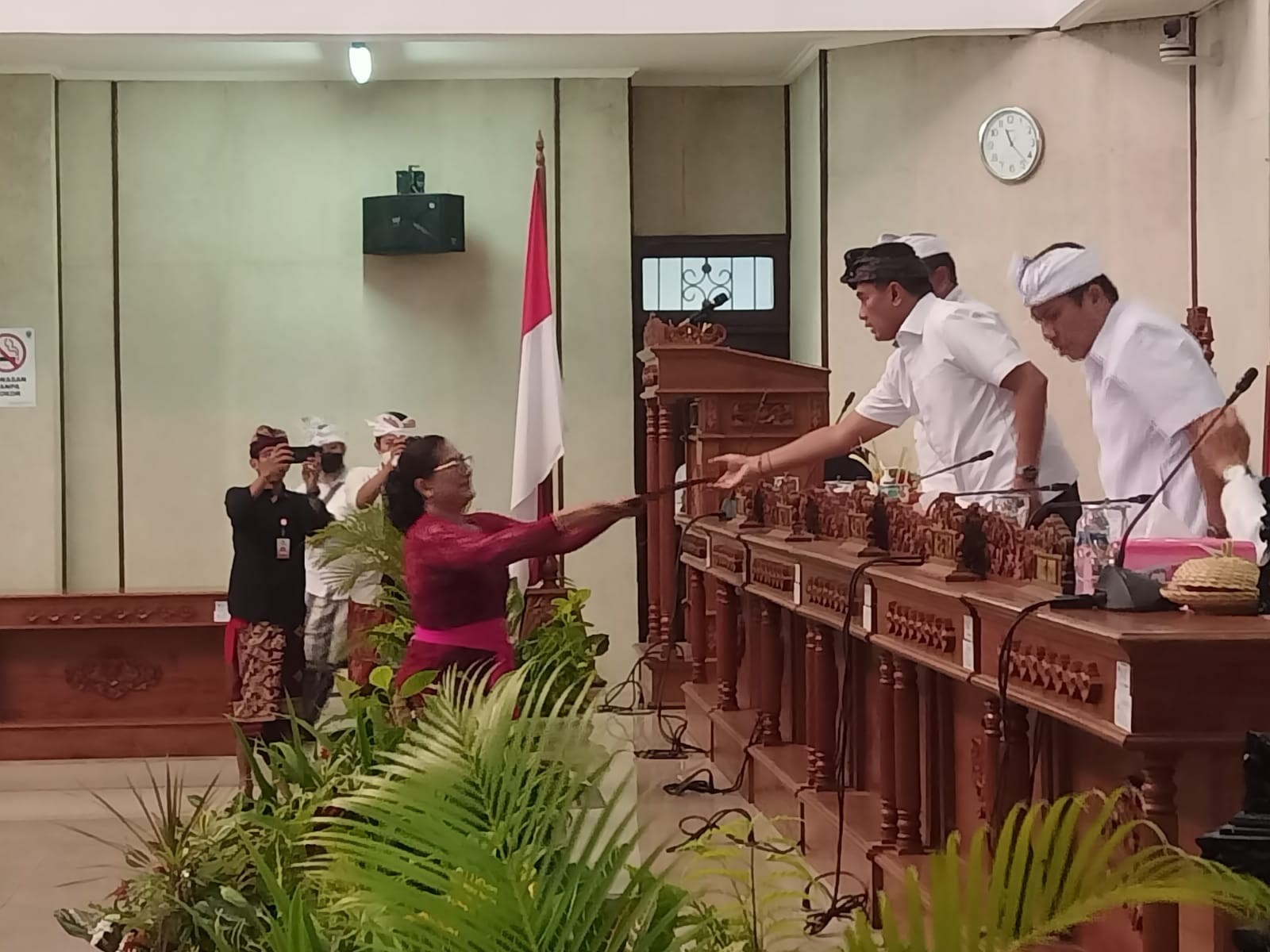 Dokumentasi dari - Fraksi DPRD Buleleng Sepakat Ranperda APBD 2021 Segera Ditetapkan Menjadi Perda