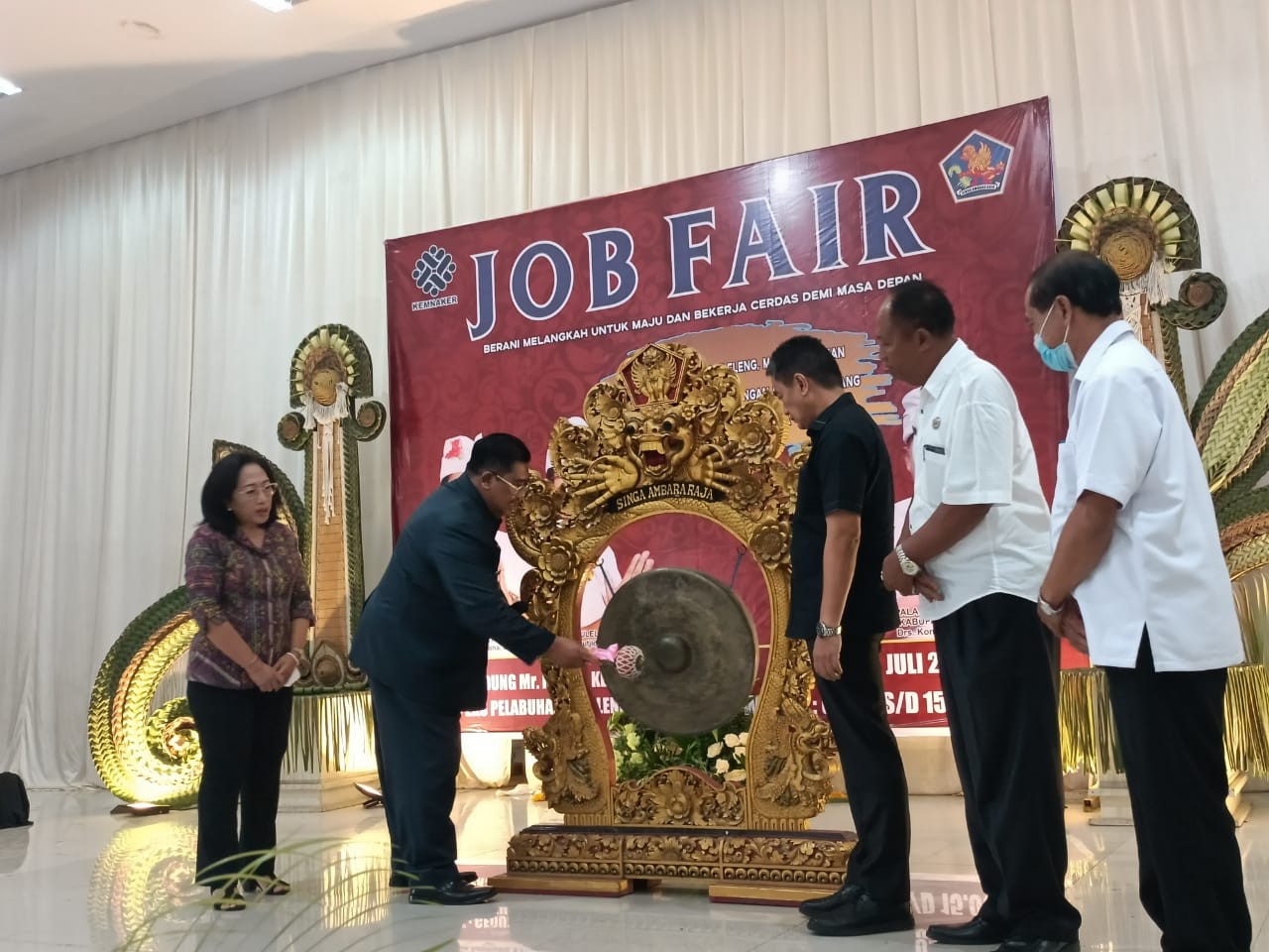 Dokumentasi dari - Job Fair Kembali Dig­elar, Bupati Buleleng Minta Sektor Infor­mal Tak Dilupakan