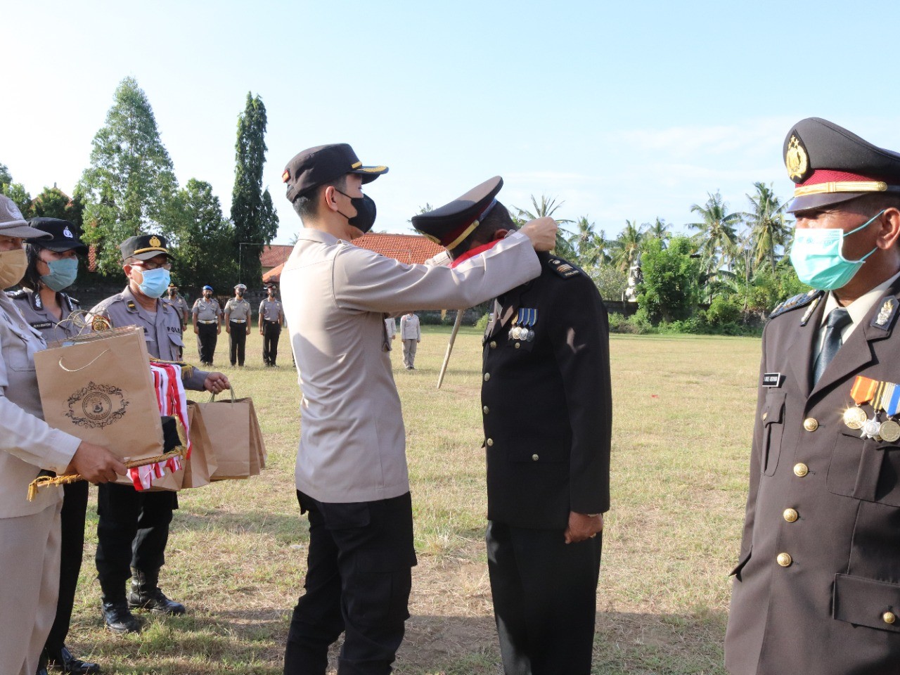 Dokumentasi dari - Bertepatan HUT Bhayangkara, 61 Personel Polres Buleleng Dinaikan Pangkatnya