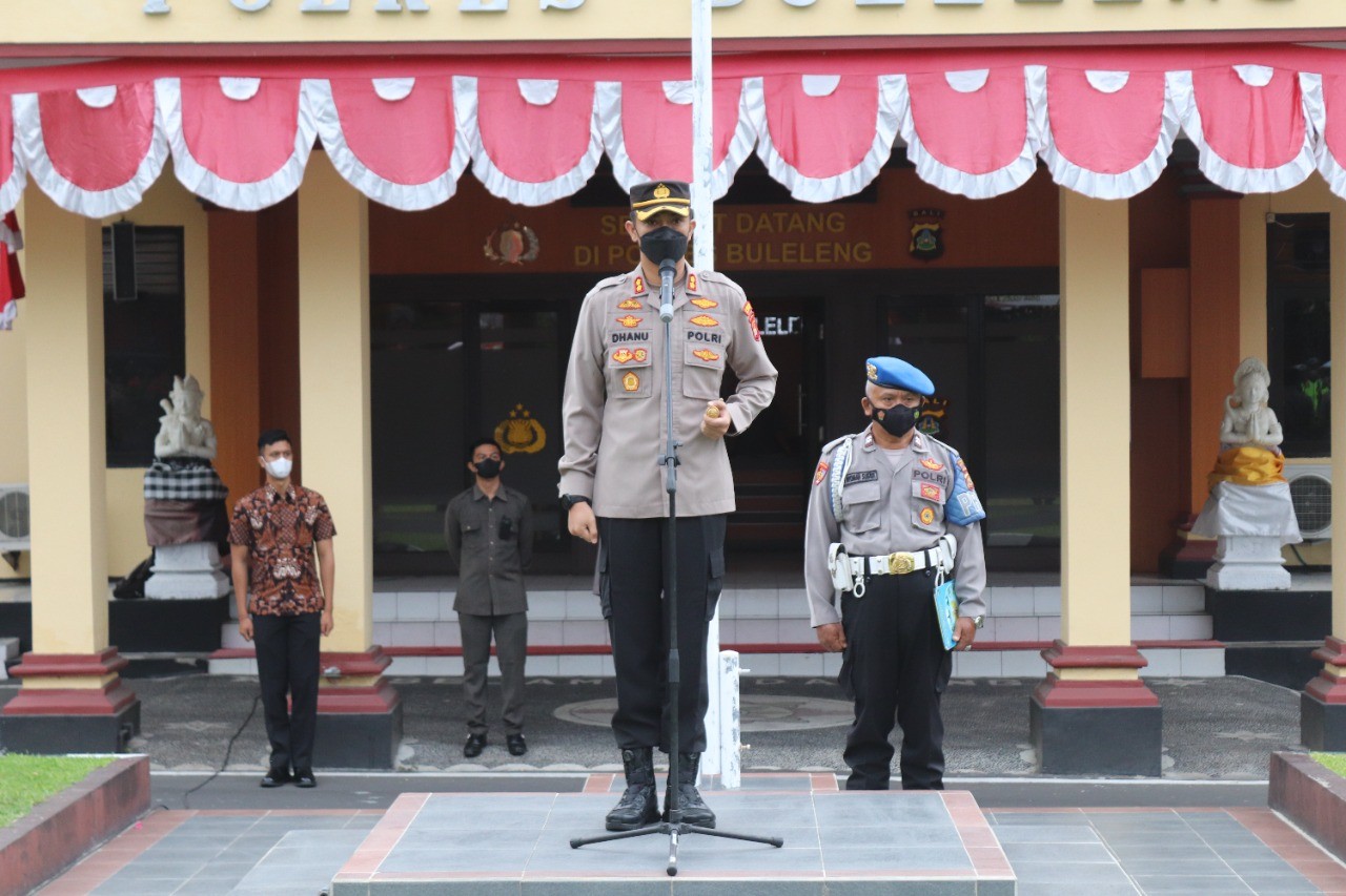 Dokumentasi dari - Hari Pertama Kapolres Buleleng Melaksanakan Tugas, Pimpin Apel
