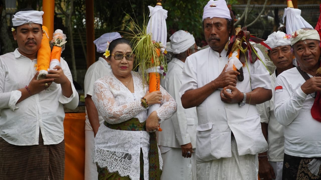 Dokumentasi dari - Prosesi Melasti di Pura Mandara Giri Semeru Agung Lumajang 