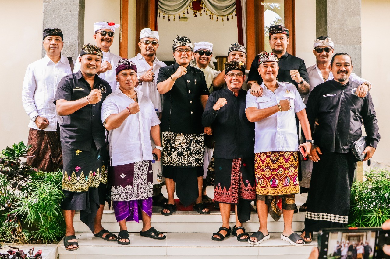 Dokumentasi dari - Jalankan Kewajiban dan Bakti kepada Leluhur, Bupati Giri Prasta Hadiri Pitra Yadnya di Pemaron Buleleng