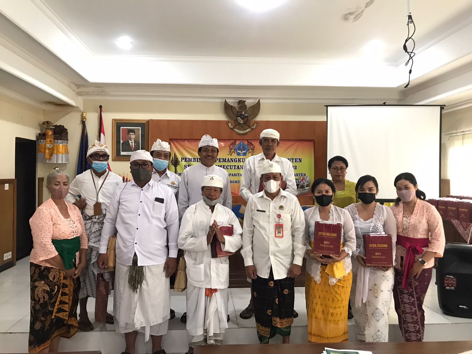 Dokumentasi dari - Tingkatkan Kompetensi, Desa Pemecutan Kelod Gelar Pembinaan Pemangku dan Serati Banten 