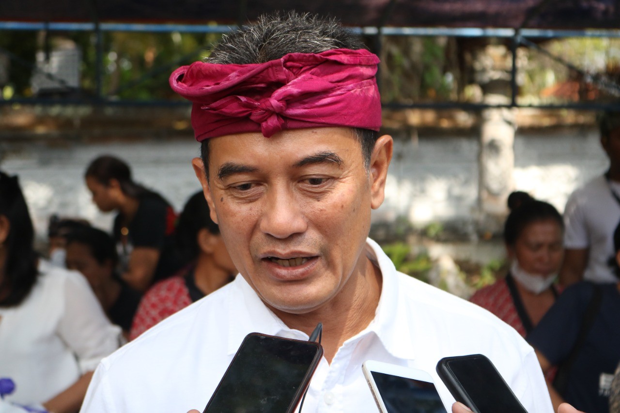 Dokumentasi dari - Ketua DPRD Supriatna Kukuhkan Suka Duka UMKM Aluh Buleleng