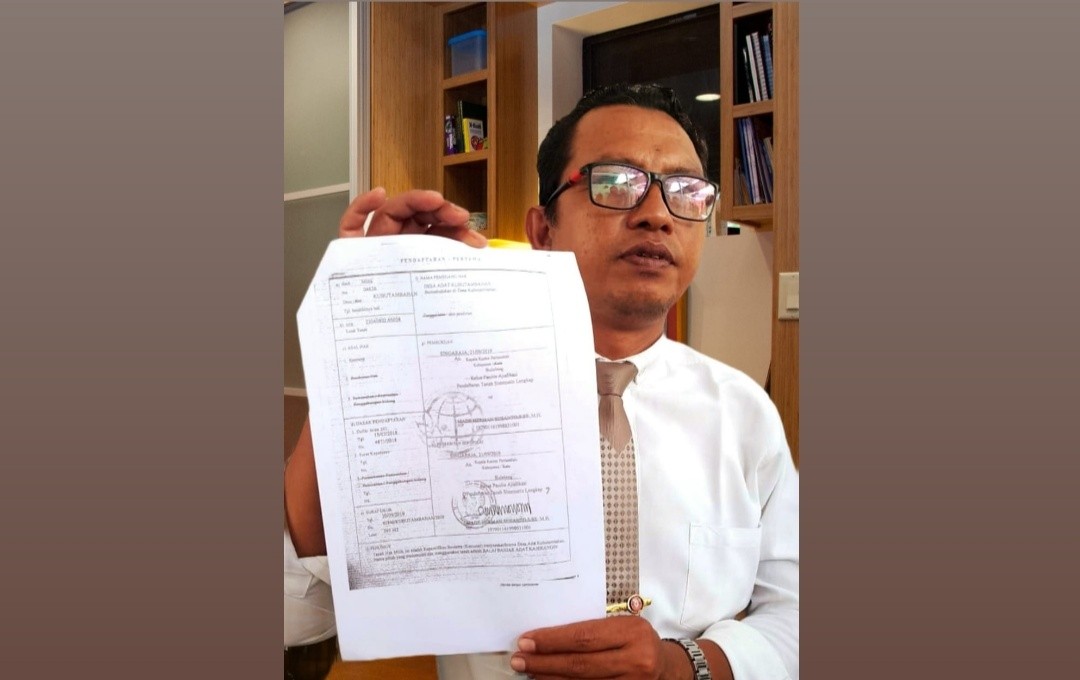 Dokumentasi dari - Kelian Desa Adat Kubutambahan Jro Warkadea Diperika Penyidik Polres Buleleng