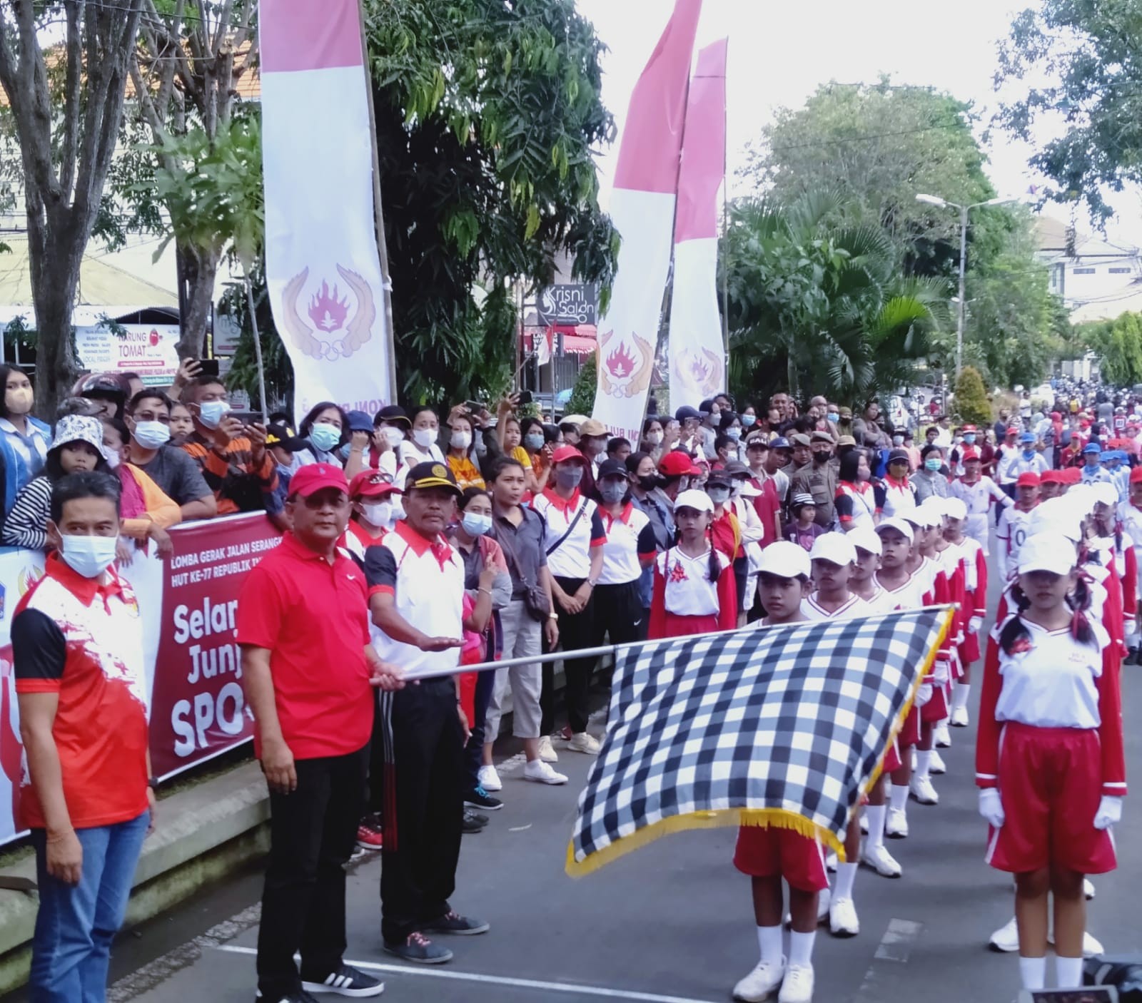 Dokumentasi dari - Sambut HUT RI, 76 Regu Antusias Ikuti Lomba Gerak Jalan 8 Km Tingkat SD