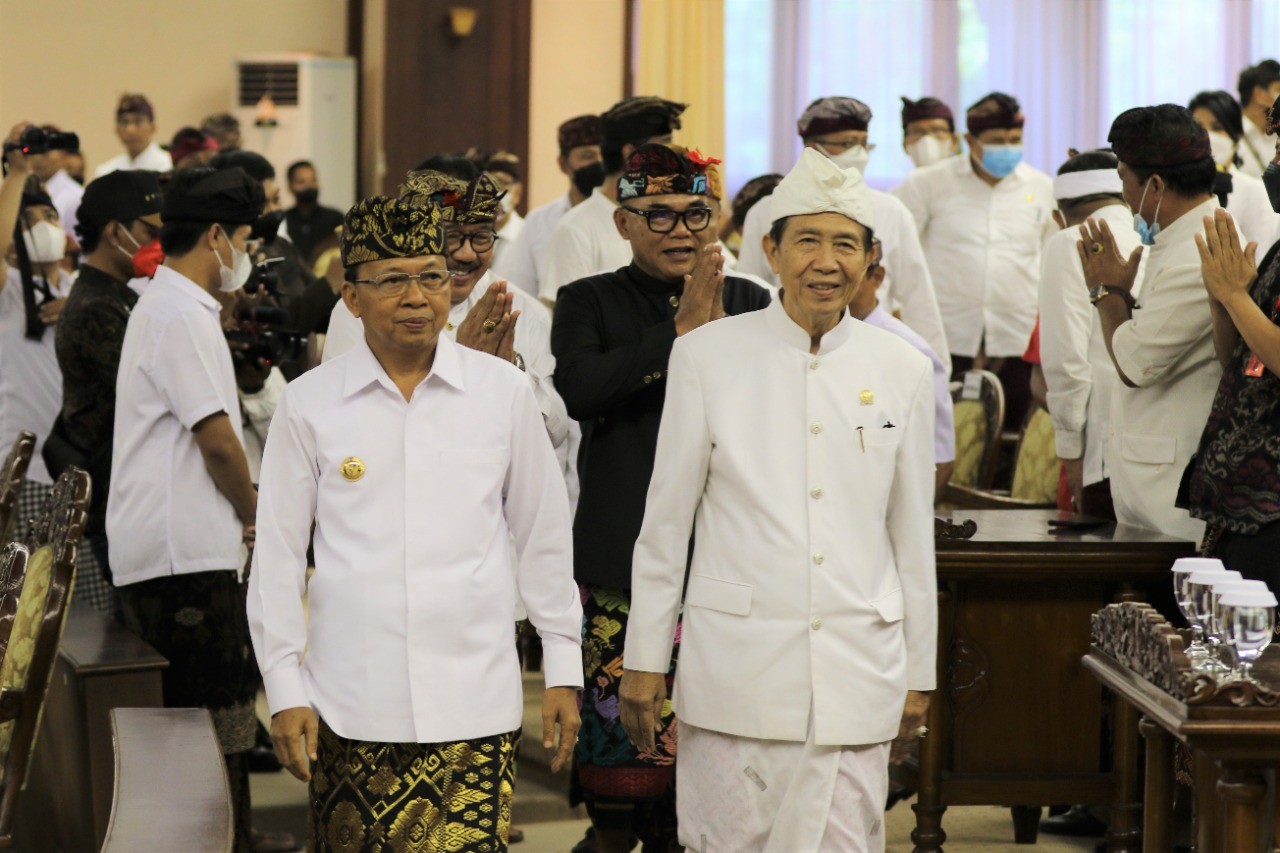 Dokumentasi dari - Program Ramah Lingkungan, Koster Ajak Krama Bali Guyub