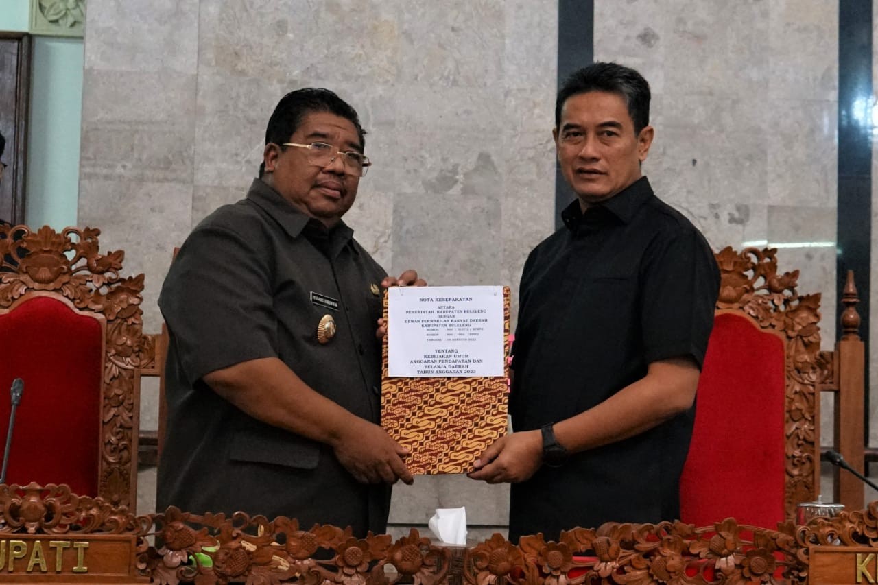Dokumentasi dari - Suradnyana Ta­ndatangani Kesepakat­an KUA-PPAS APBD 20­23 Bersama DPRD