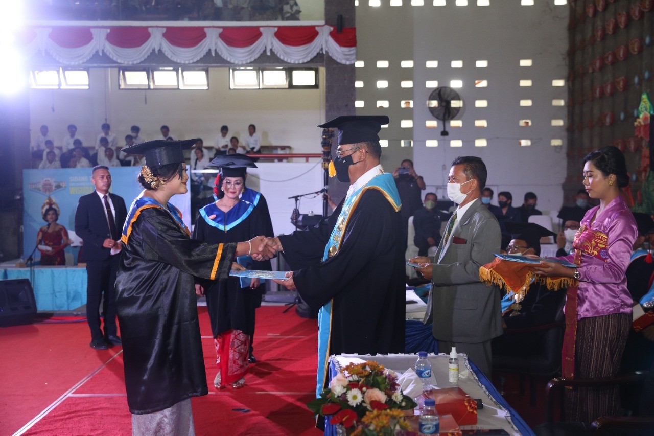 Dokumentasi dari - Wisudawan Undiksha Diajak Untuk Terus Tingkatkan Keterampilan 