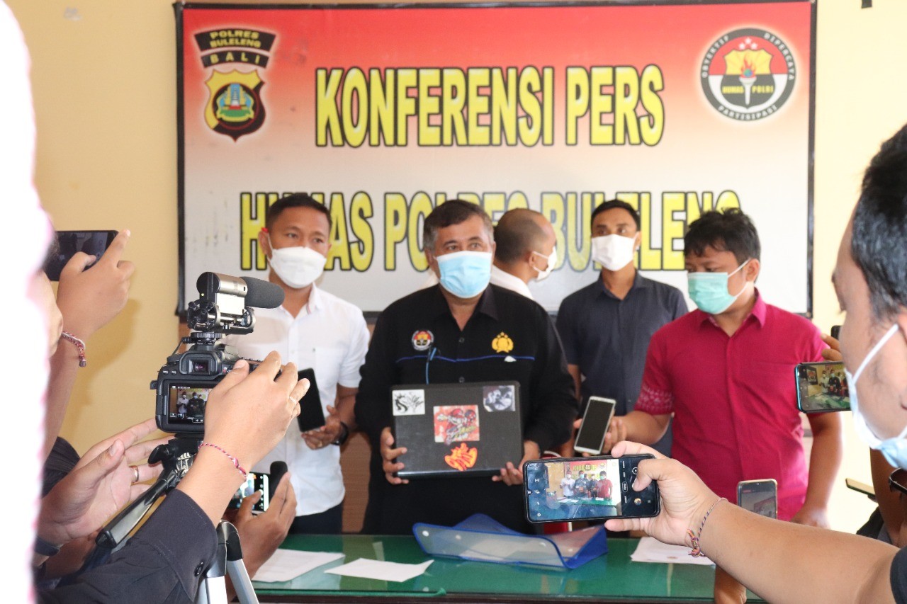 Dokumentasi dari - Mengaku Sebagai Perempuan Lakukan VCS Digunakan Untuk Memeras