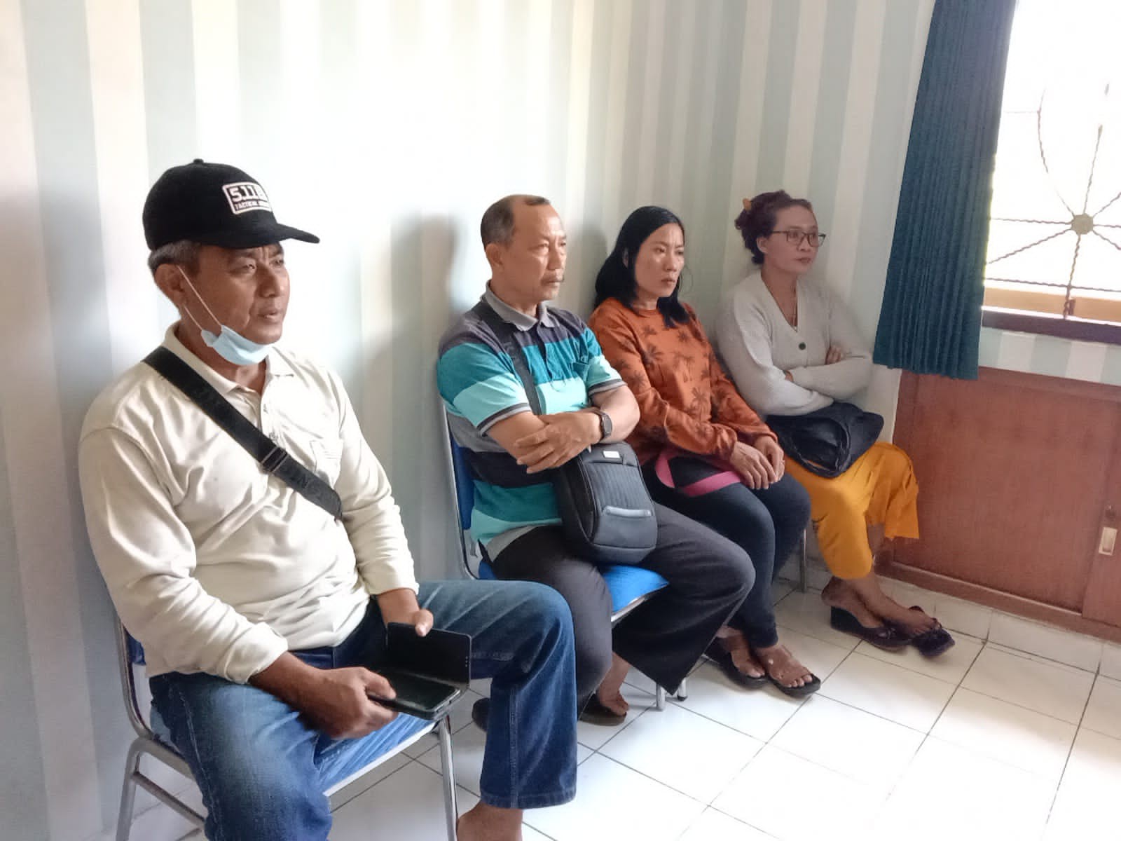 Dokumentasi dari - Paguyuban Deposan LPD Anturan Mendatangi Kejaksaan Negeri Buleleng