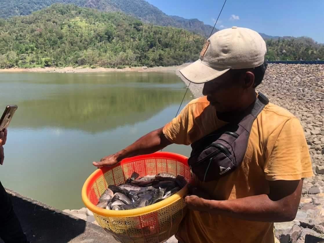 Dokumentasi dari - Peringati Hari Radio Ke -77, Dilakukan Penebaran 10 Ribu Bibit Ikan Nila