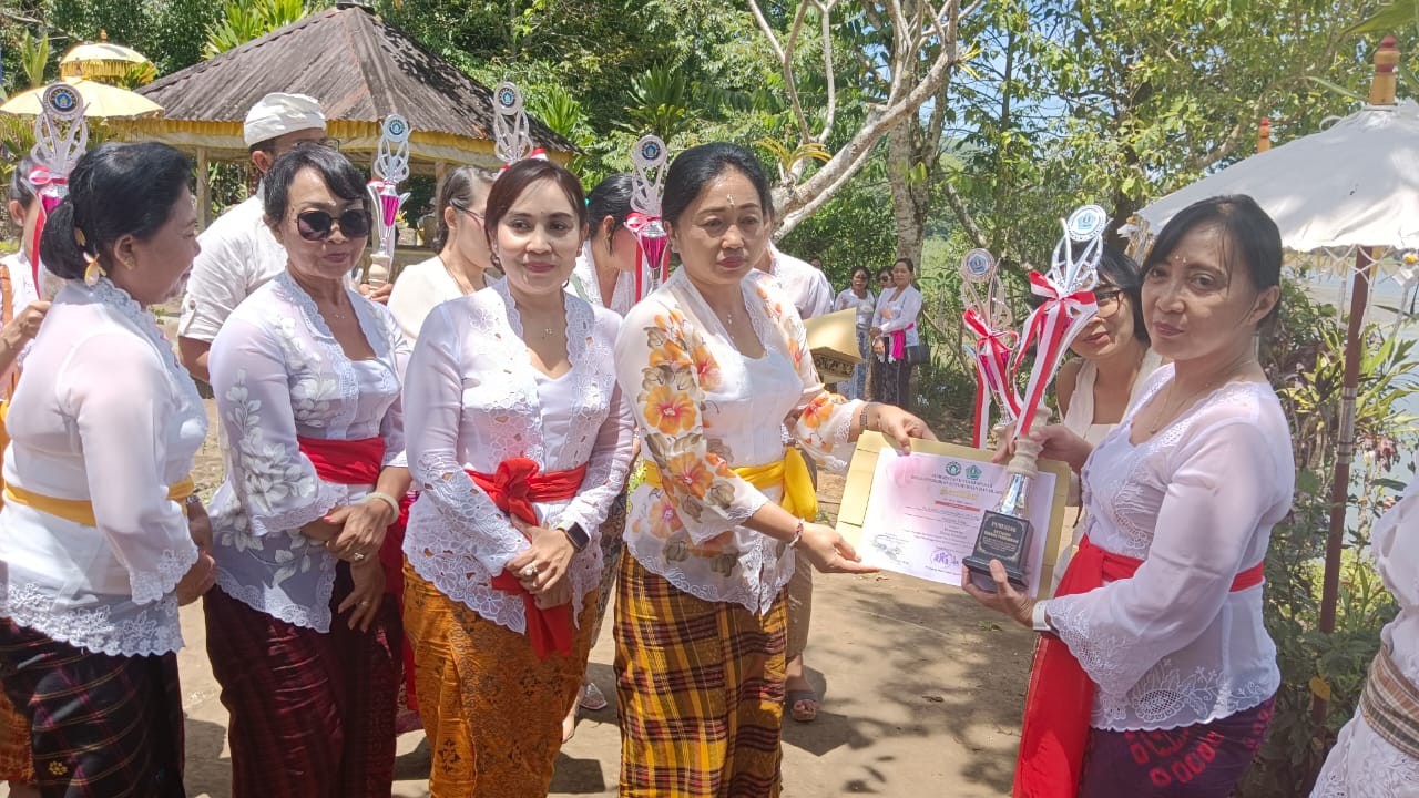 Dokumentasi dari - Apresiasi Bunda Paud Kecamatan dan Desa/Kelurahan, Ny. Sagung Antari Jaya Negara Berikan Penghargaan