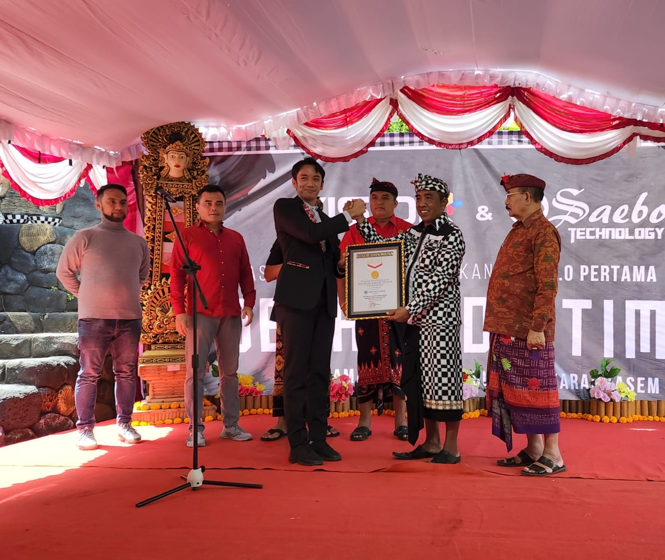 Dokumentasi dari - Kembali Raih MURI, Duda Timur sebagai Desa Pertama Sediakan Platform Aplikasi Berbayar Global Non Tunai