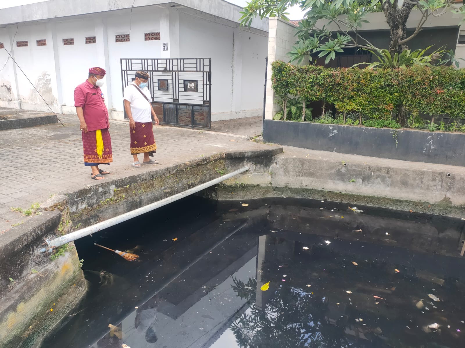 Dokumentasi dari - Cegah Pencemaran Sungai, Camat Denpasar Selatan Sidak Limbah 