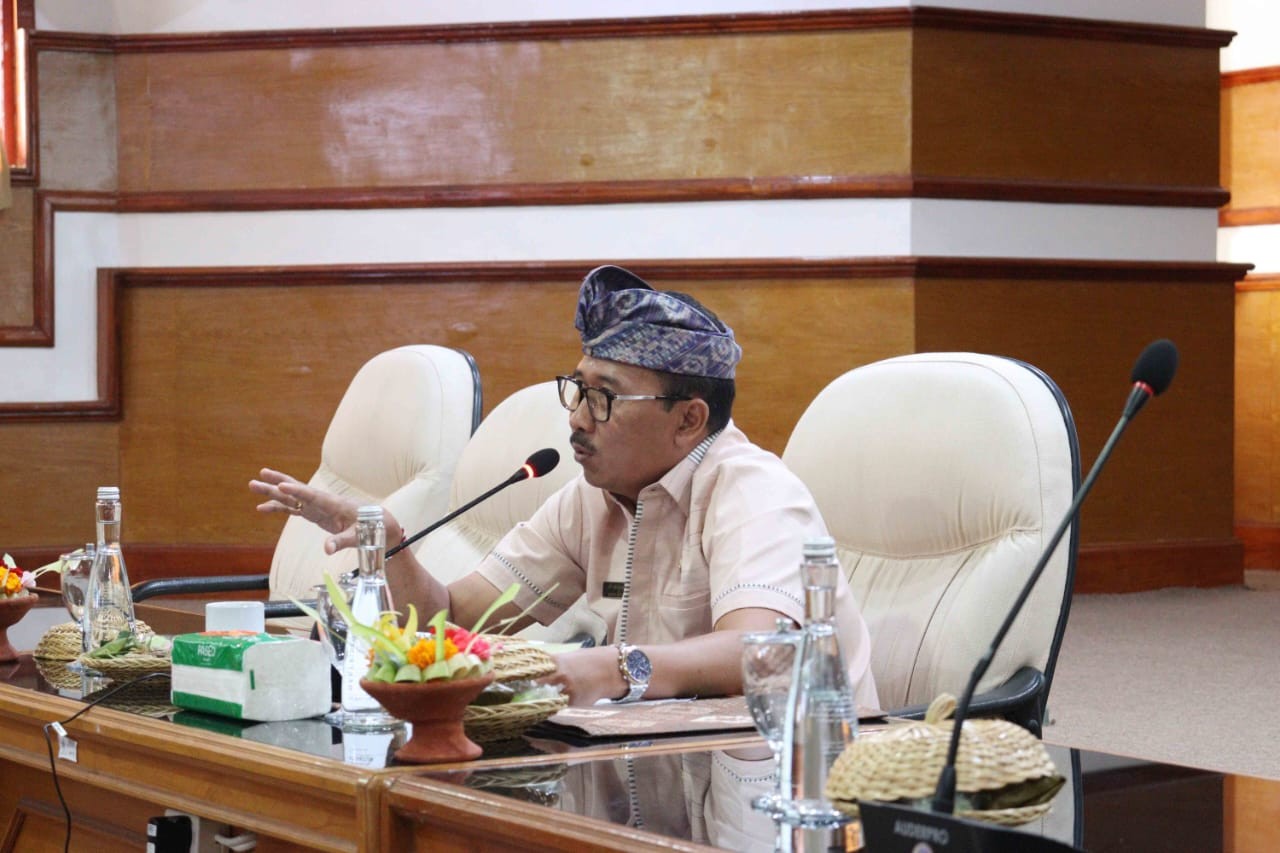 Dokumentasi dari - Pemkab Buleleng Ta­rgetkan Seluruh Warga Miskin Tersentuh Program Pemerintah