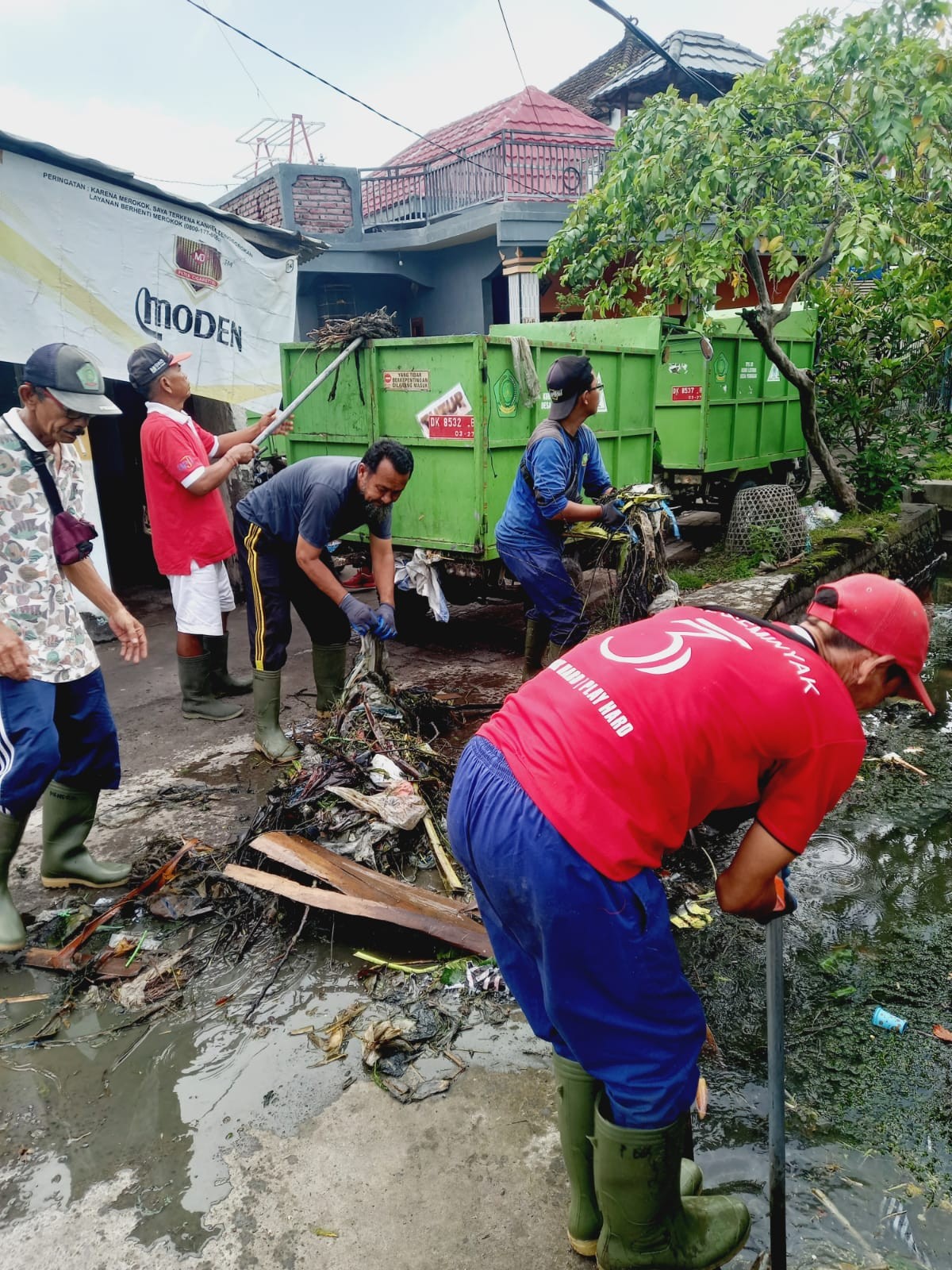 Dokumentasi dari - Seluruh Desa/Kelurahan di Kota Denpasar Serentak Bersihkan Got dan Gorong-Gorong