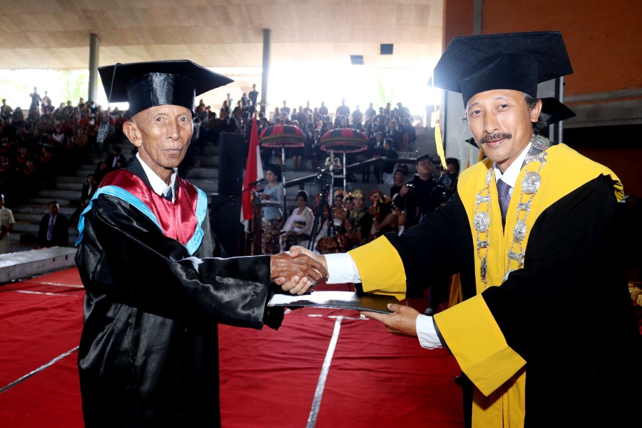 Dokumentasi dari - Wisuda V STAHN Mpu Kuturan Singaraja Luluskan 183 Wisudawan