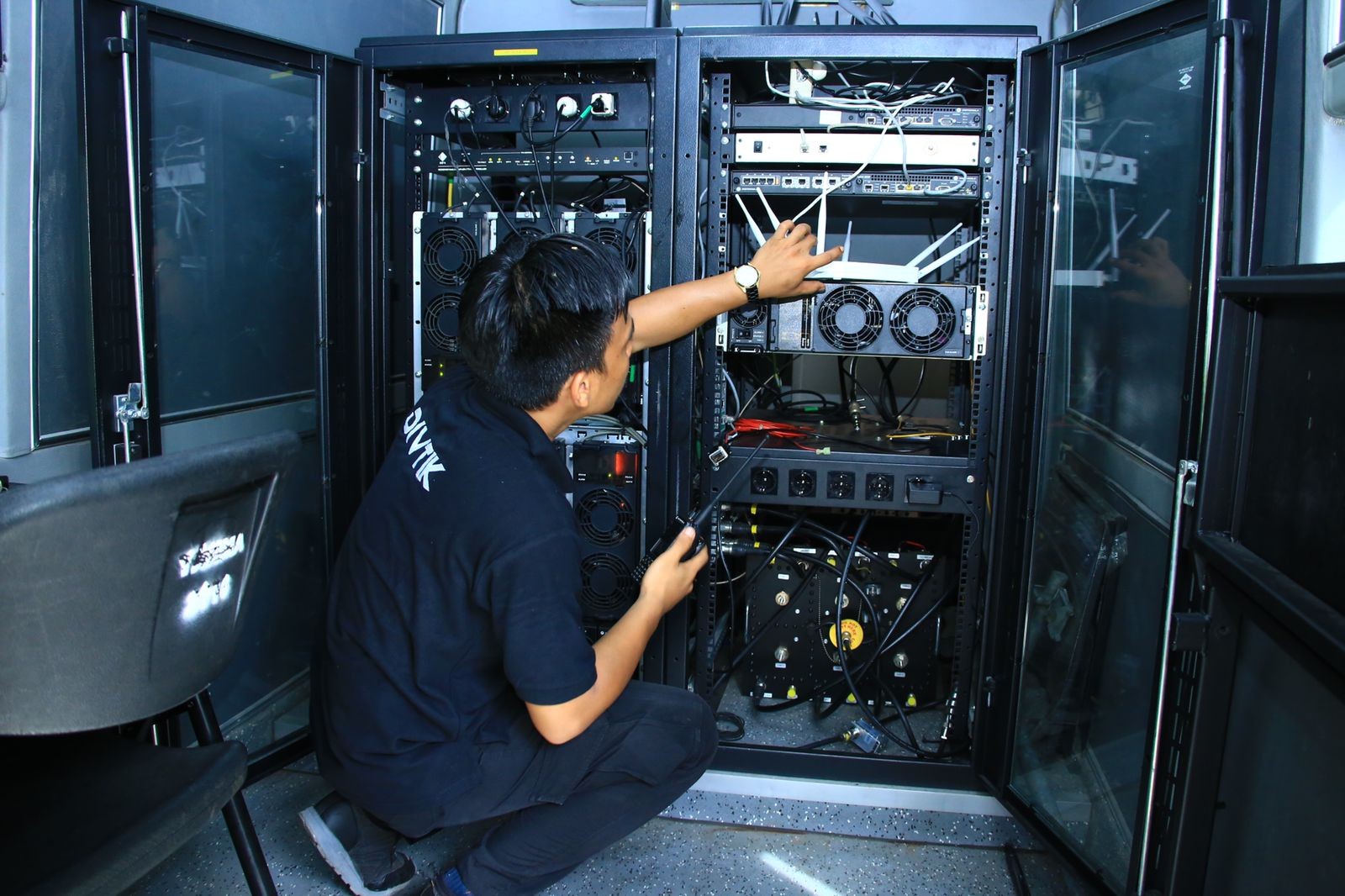 Dokumentasi dari - Perkuat Sinyal Komunikasi Pengawalan G20, Polri Siagakan Repeater Mobile Di Titik Blank Spot