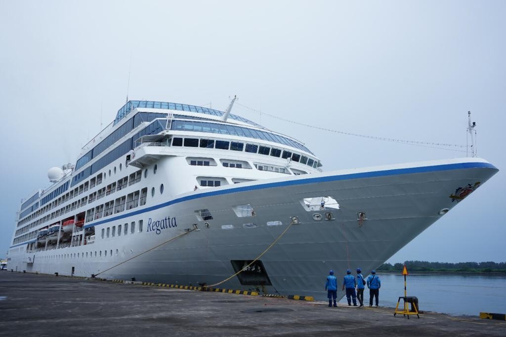 Dokumentasi dari - Wisatawan Disambut Tarian Bali, MV Regatta Kembali Bersandar di Pelabuhan Benoa