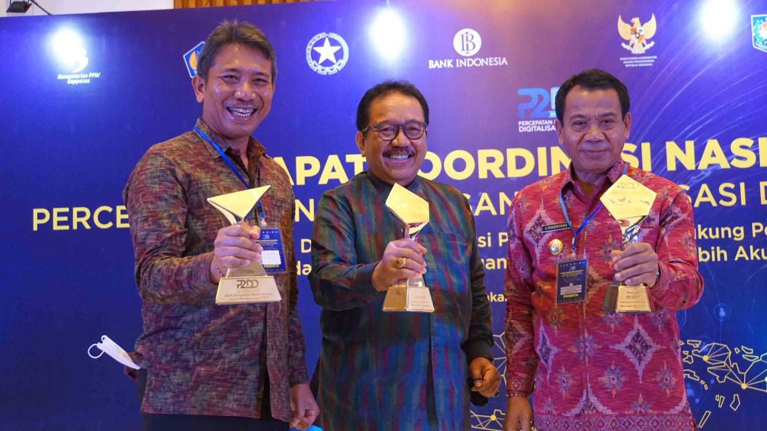 Dokumentasi dari - Buleleng Kabupaten Terbaik Tahun 2022 Untuk Wilayah Jawa-Bali Raih Penghargaan TP2DD