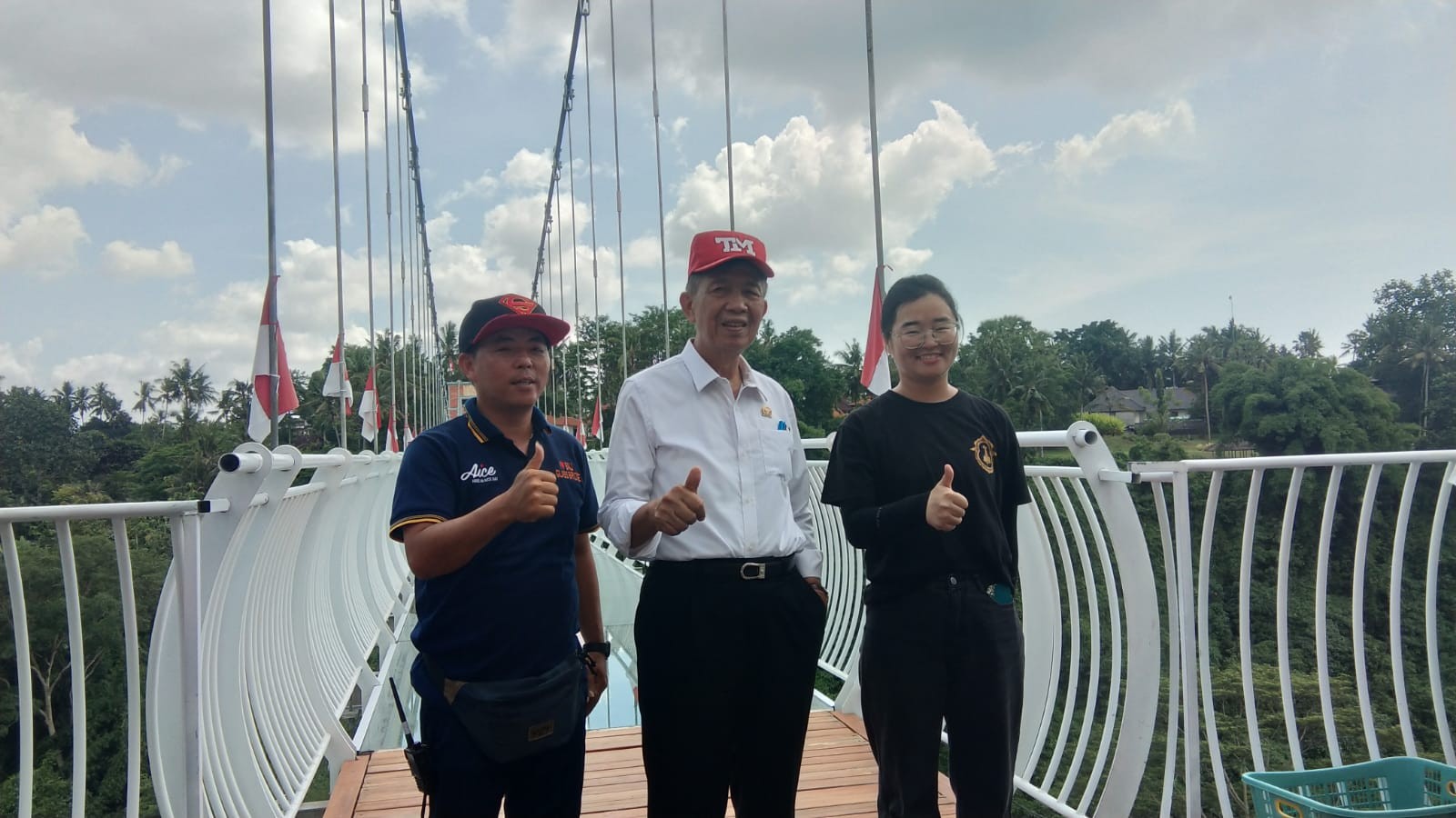 Dokumentasi dari - Jembatan Kaca Terpanjang di Asia Tenggara, Mangku Pastika Kunjungi Obyek Wisata Baru Bali Glass Bridge