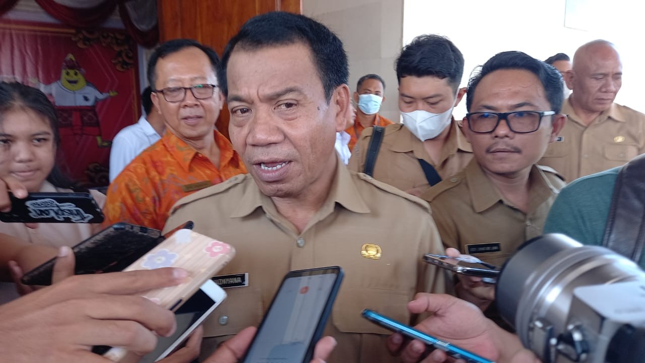 Dokumentasi dari - Pj Bupati Buleleng Lihadnyana, Akan Mengejar Piutang Pajak Belum Terbayarkan