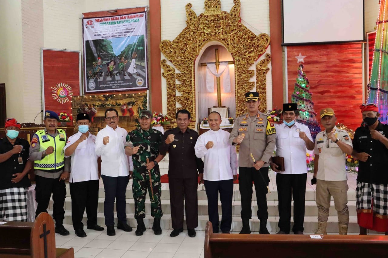 Dokumentasi dari - Penjabat Bupati Bule­leng Pantau Perayaan Natal 2022