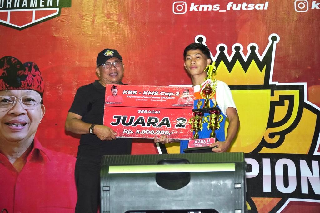 Dokumentasi dari - Turnamen Futsal KBS-KMS Cup II Berakhir, SMAN 2 Singaraja Juara I