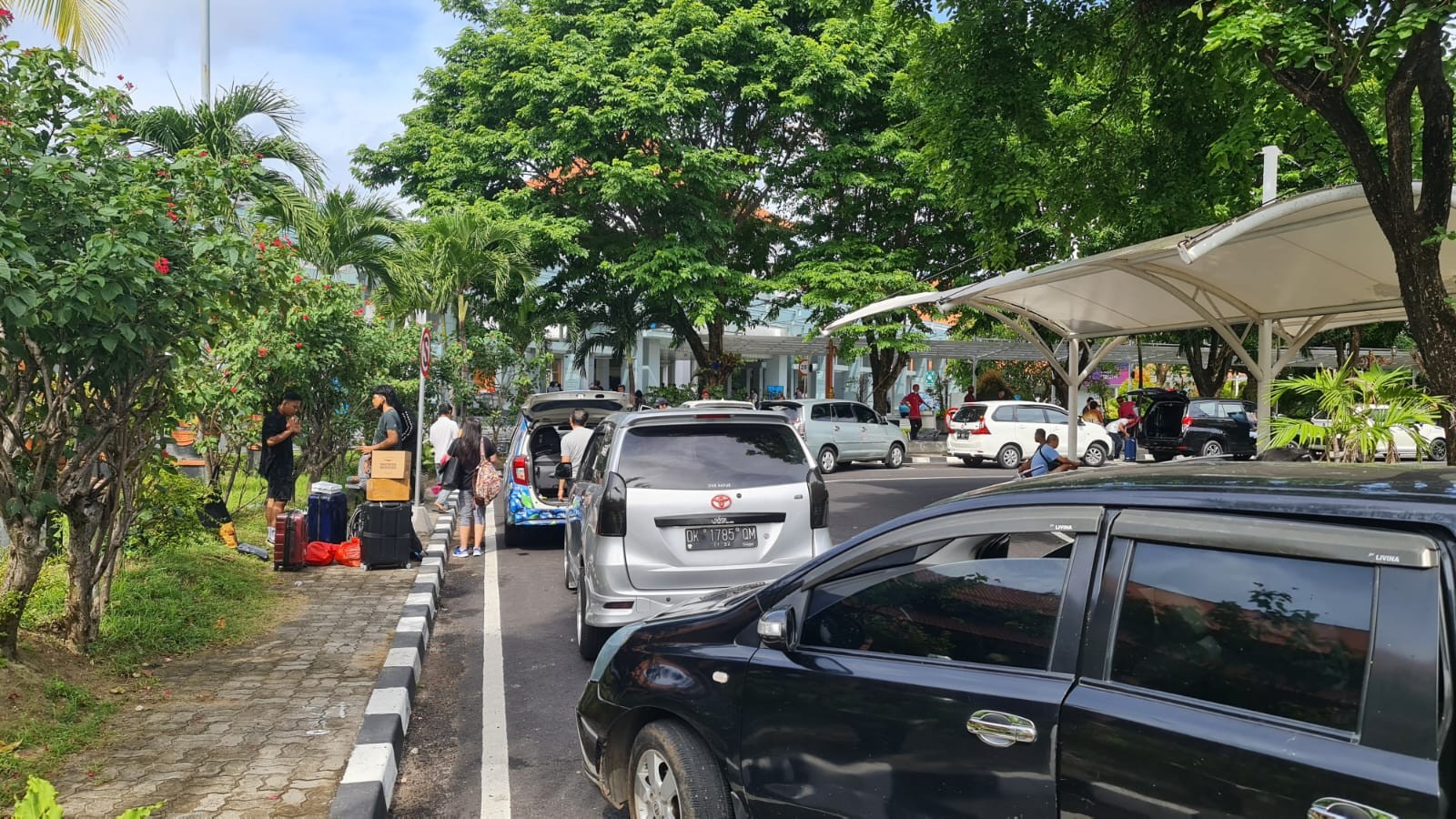 Dokumentasi dari - Cegah Kendaraan Mengular, Bandara Ngurah Rai Bali Gunakan Dua Area Drop-off Terminal Domestik
