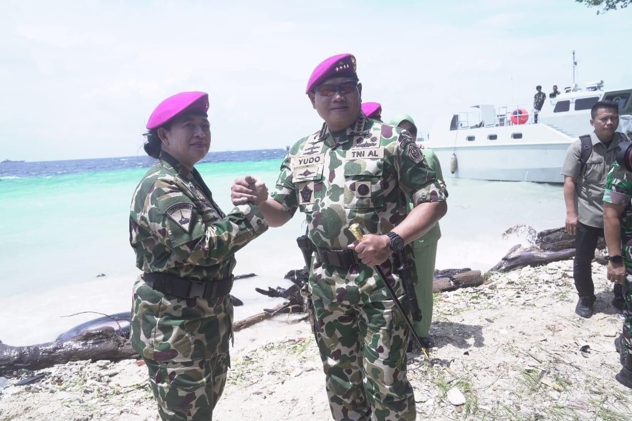 Dokumentasi dari - Satu-satunya Perempuan, Puan Resmi Diangkat jadi Warga Kehormatan Marinir Usai Ikut Simulasi Perang