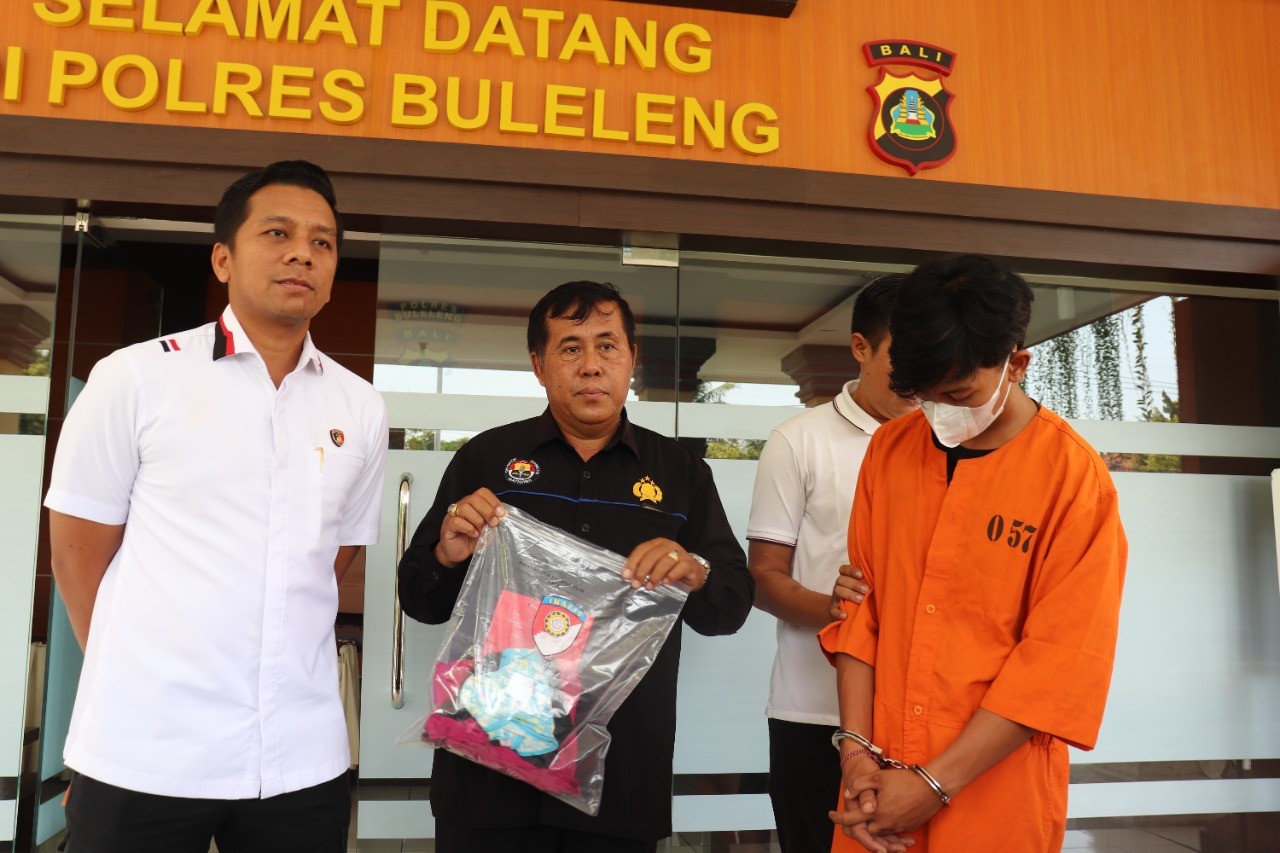 Dokumentasi dari - Beredar Video Mesum Di WAG, Komang AP Ditahan