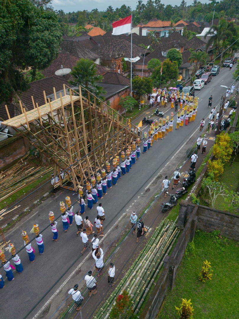 Dokumentasi dari - Sosok Meneduhkan, Gek Inda: H-1 Puncak Pelebon I Gusti Ngurah Alit Yudha Dibuka Umum