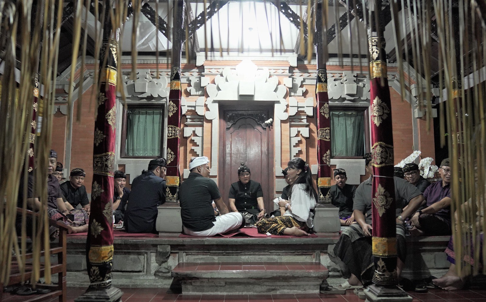 Dokumentasi dari - Bupati Giri Prasta Melayat ke Rumah Almarhum I Gusti Ngurah Alit Yudha