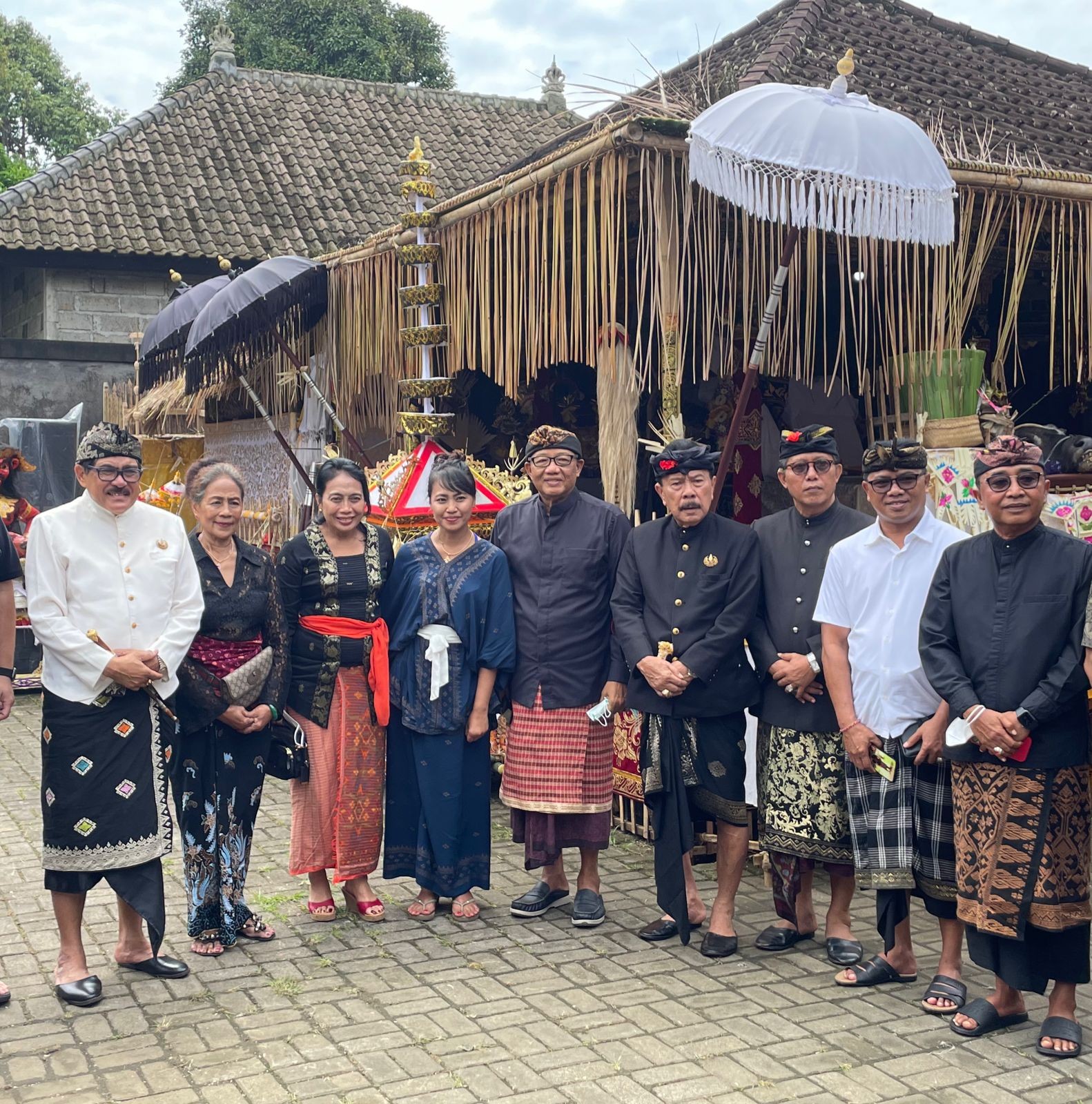 Dokumentasi dari - H-1 Pelebon, Menteri PPPA Bintang Puspayoga Melayat ke Rumah I Gusti Ngurah Alit Yudha