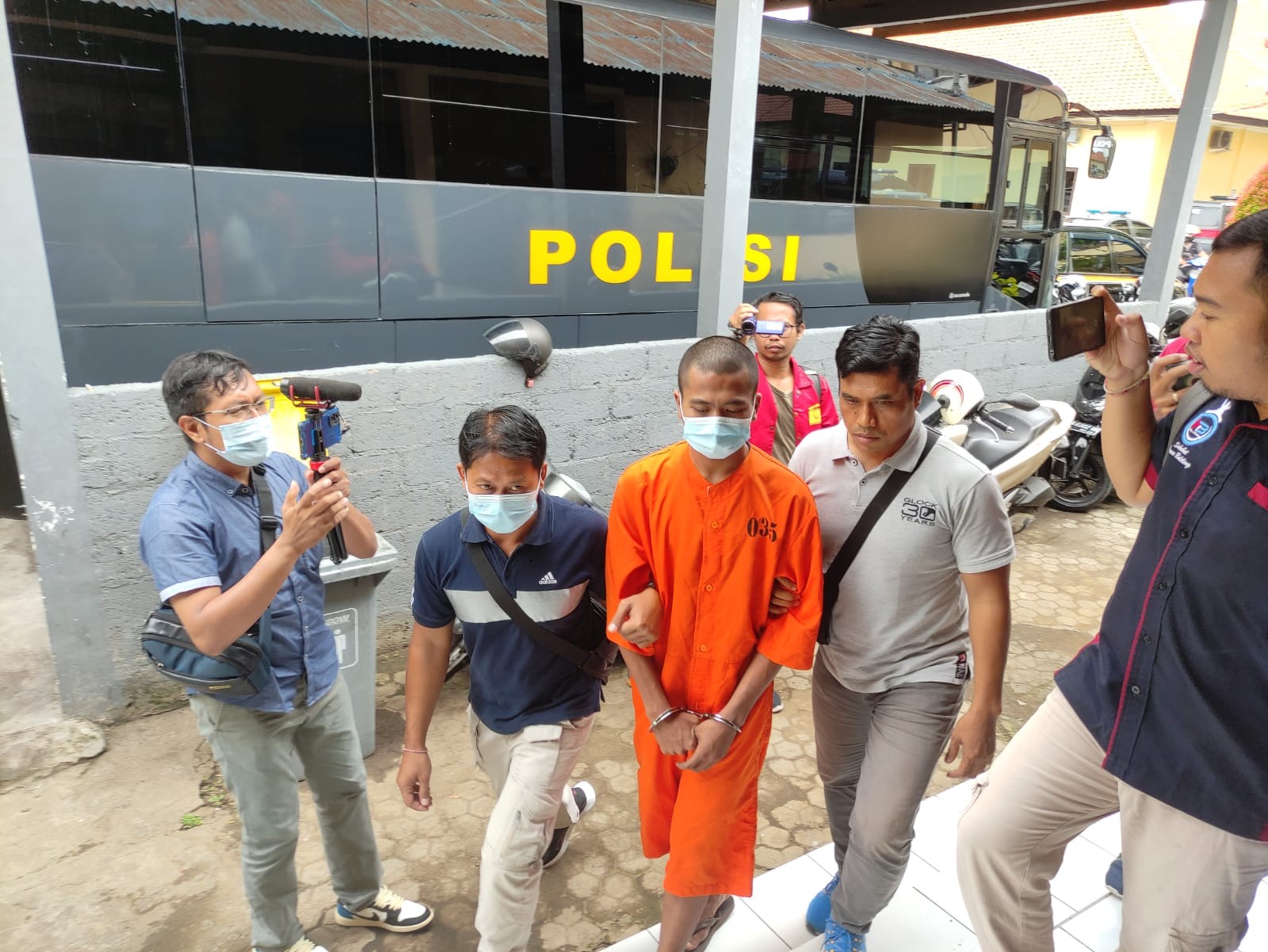 Dokumentasi dari - Polsek Seririt Berhasil Mengungkap Kasus Di 7 TKP Yang Dilakukan Pelaku Darmayasa  