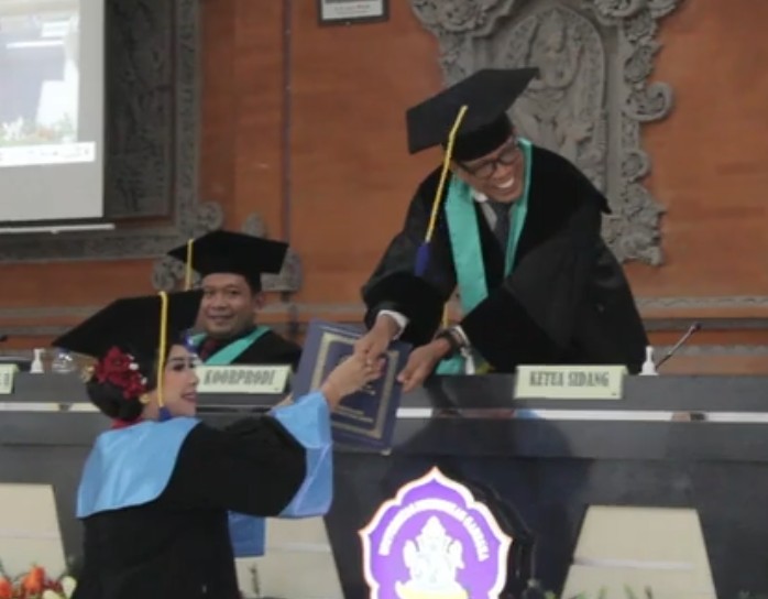 Dokumentasi dari - Puspitawati Raih Gelar Doktor Ilmu Pendidikan di Undiksha Singaraja