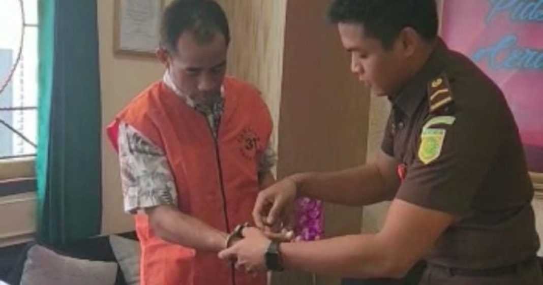 Dokumentasi dari - Bendahara BUMDes Banjarasem Ditahan Penyidik Kejari Buleleng