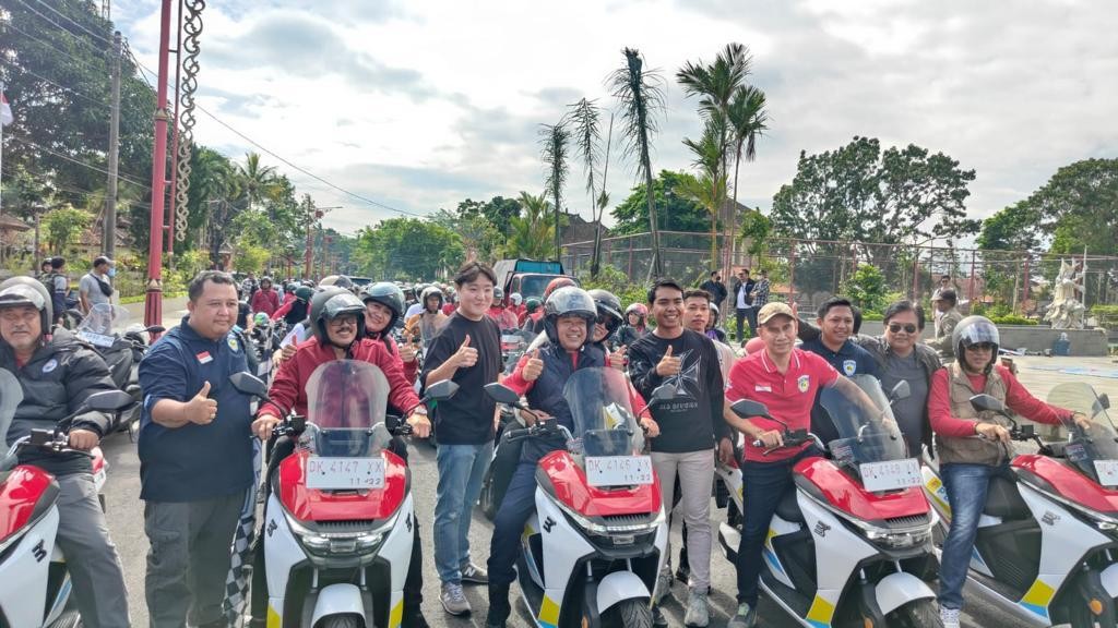 Dokumentasi dari - PLN Bawa Motor Listrik Dukung Bangli Jadi Pelopor Penerapan KBLBB