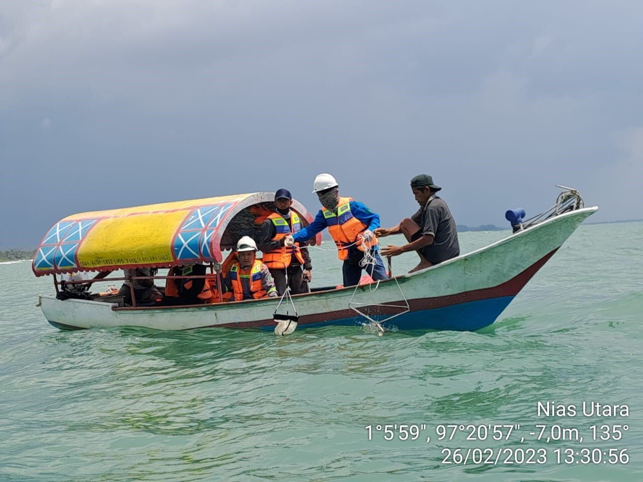 Dokumentasi dari - Gakkum KLHK dan Tim Ahli Cek Lokasi Kapal Tanker Bermuatan Aspal Yang Karam