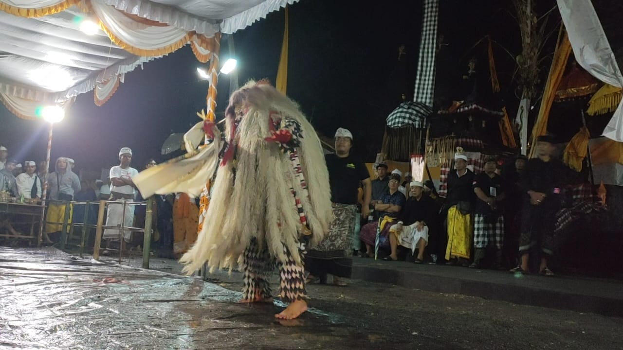 Dokumentasi dari - Puluhan Seniman Muda Pentaskan Calonarang Perdana di Buleleng