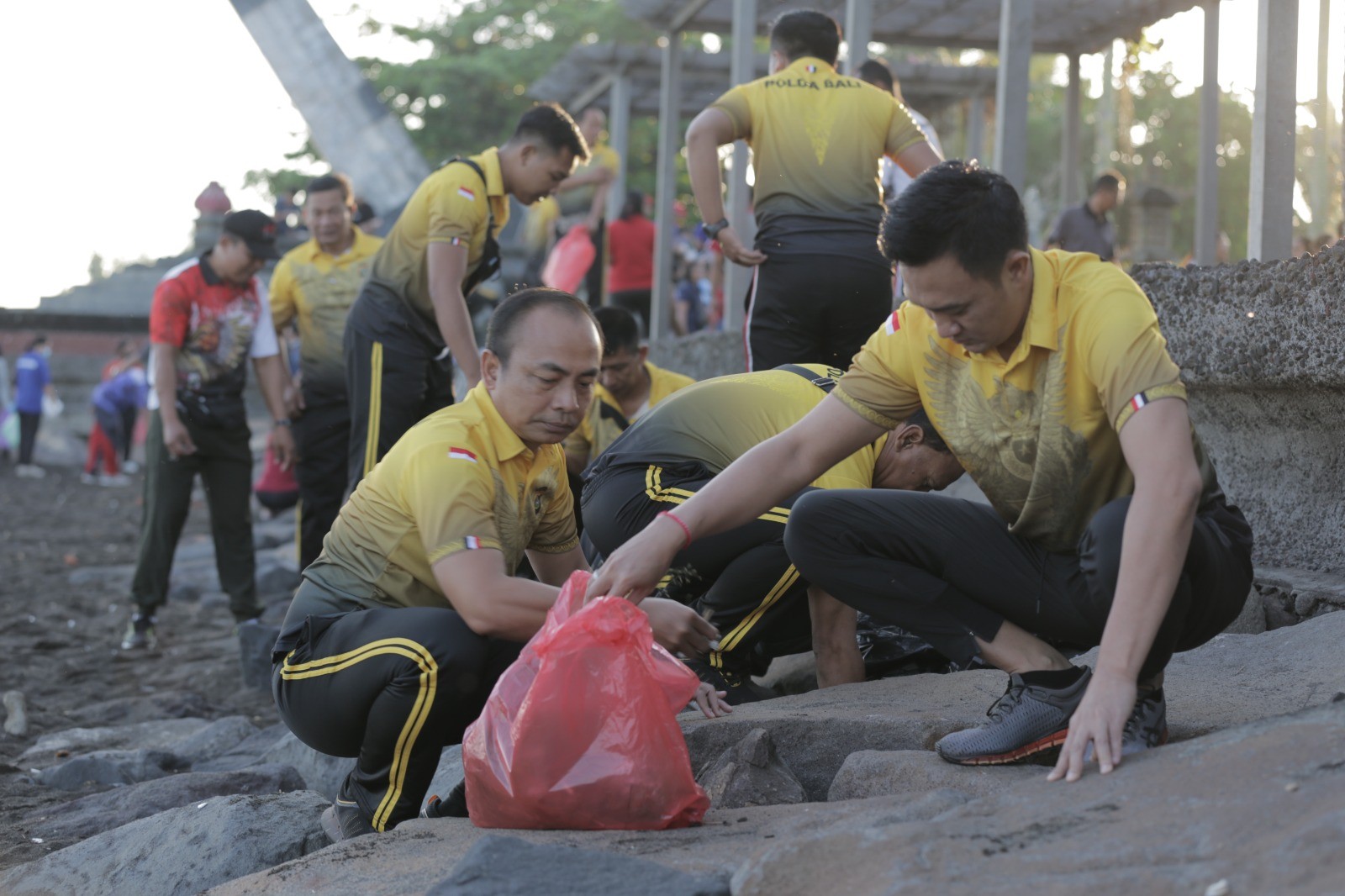 Dokumentasi dari - Kerja Bakti di Pantai ex.Pelabuhan Buleleng