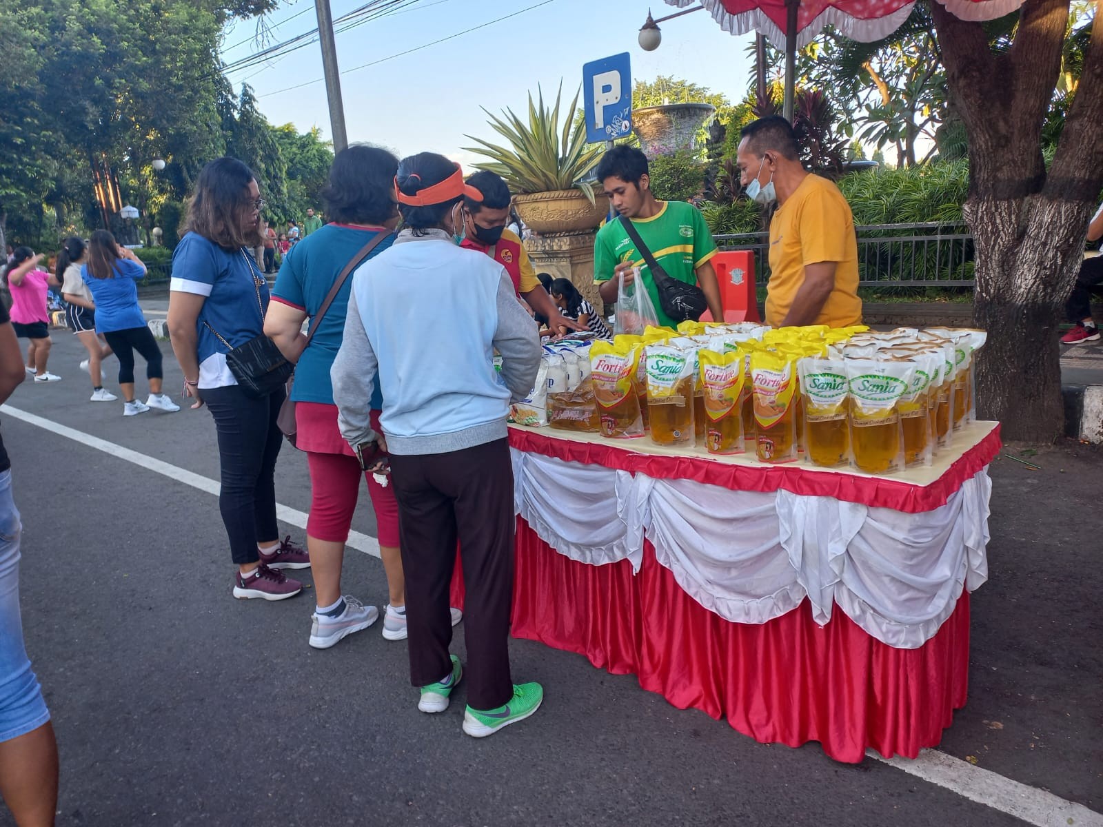 Dokumentasi dari - Sambut Hari Raya Nyepi, Disdagperinkop-UKM Buleleng Gelar Pasar Murah