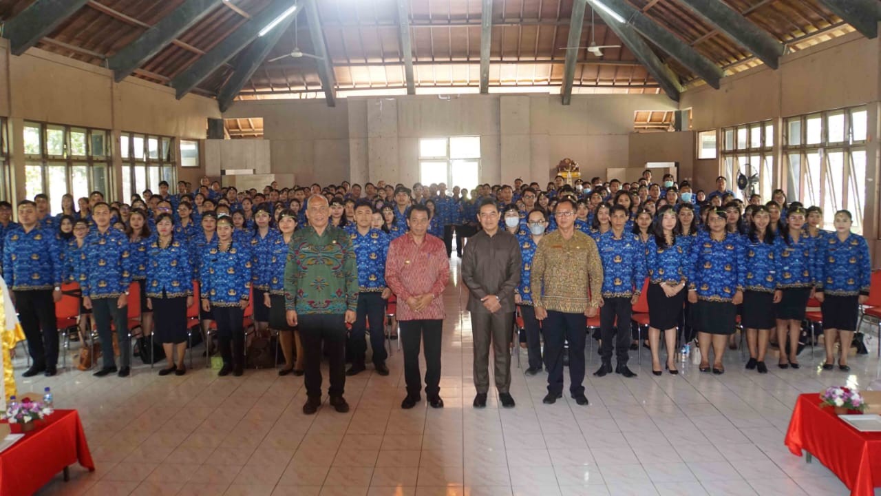 Dokumentasi dari - Lantik 210 CPNS, Pj Bupati Harapkan Kine­rja Pelayanan Mening­kat