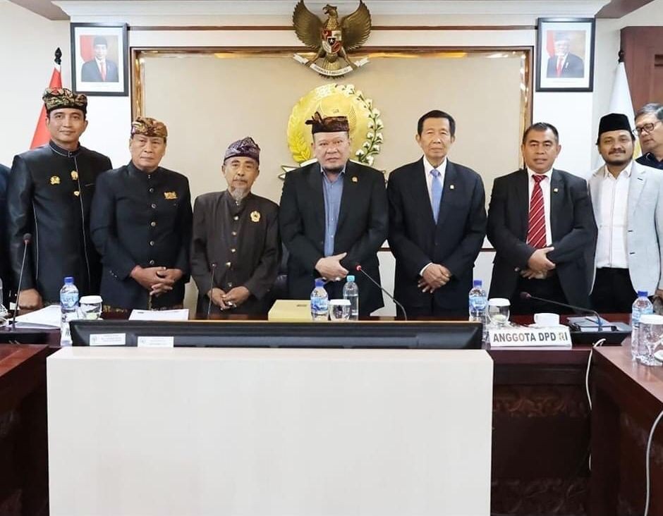 Dokumentasi dari - Ketua DPD RI Fasilitasi Pertemuan PT BIBU dan Kemenhub untuk Pembangunan Bandara Bali Utara