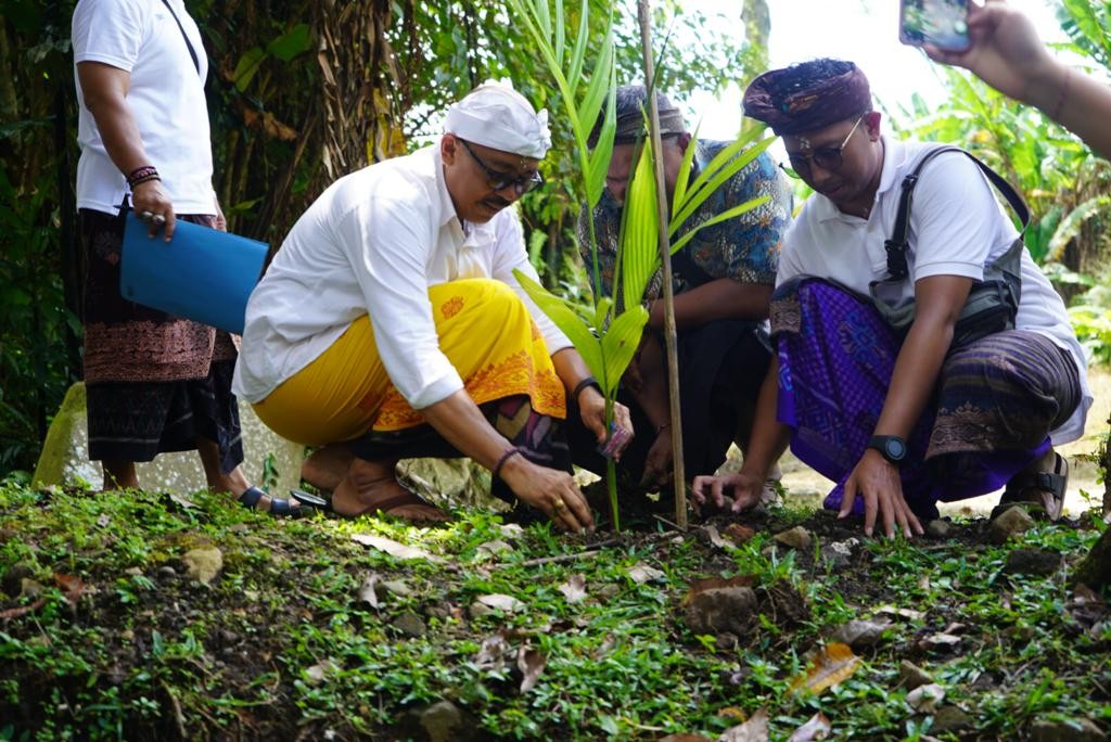 Dokumentasi dari - Hari Raya Nyepi, Peguyuban Umat Hindu BUMN Bali Penanaman Pohon Upakara